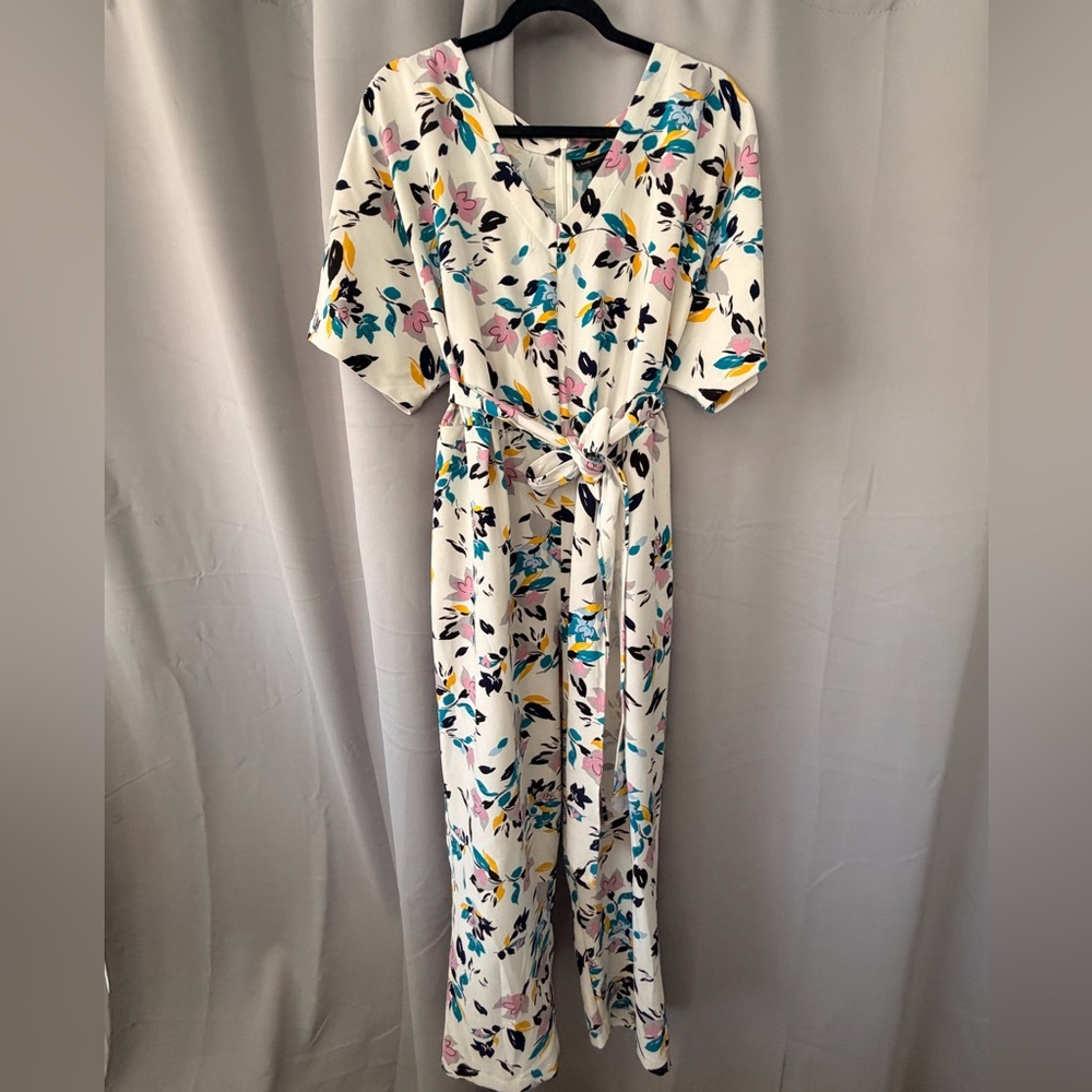 EUC Lane Bryant Size 16 Floral Jumpsuit w/ Pockets!